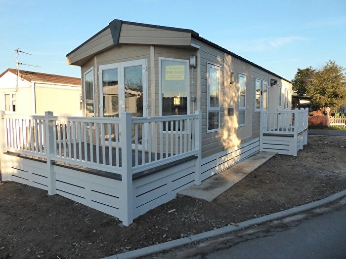 2 Bedroom Park Home For Sale In Grange Farm Estate, Upper Halliford Road, Shepperton, TW17