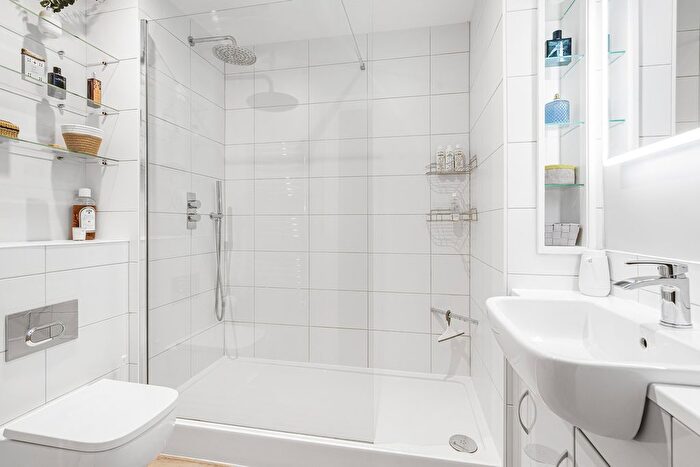 2 Bedroom Flat For Sale In Egrove Close, Oxford, OX1