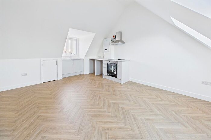 1 Bedroom Flat To Rent In Charter Avenue, Canley, Coventry, CV4