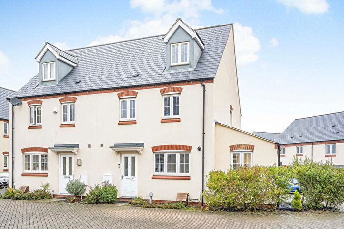 4 Bedroom Town House For Sale In Fontwell Road, Bicester, OX26