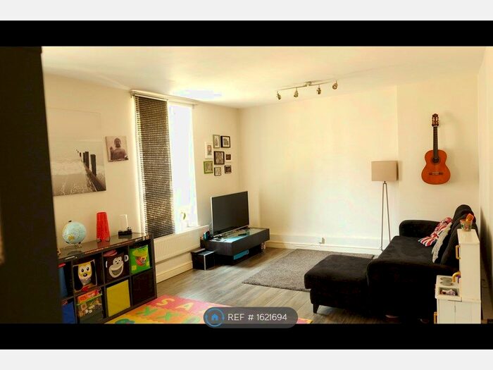 2 Bedroom Flat To Rent In East Dulwich State, London, SE22