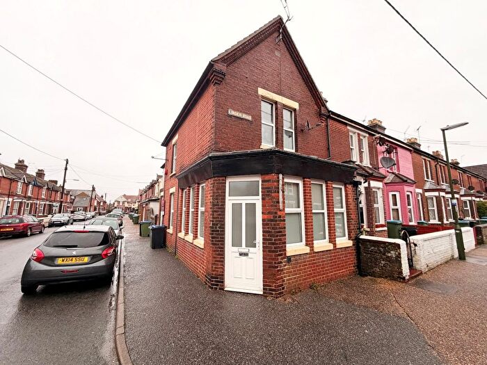 1 Bedroom Flat To Rent In Linden Road, Littlehampton, West Sussex, BN17