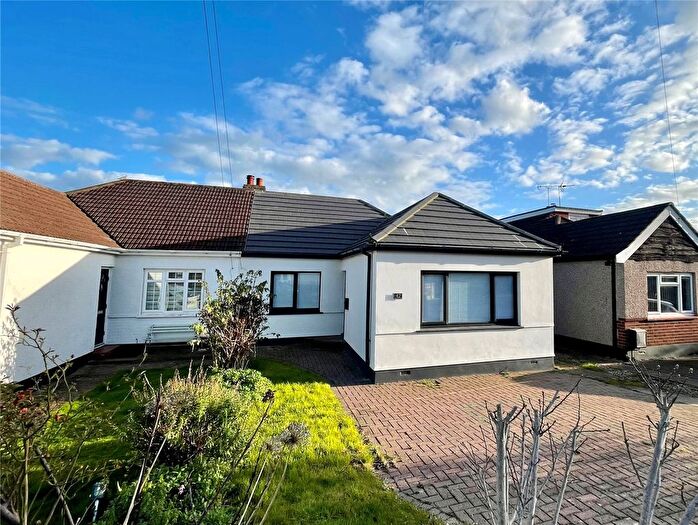2 Bedroom Bungalow For Sale In Hilary Crescent, Rayleigh, Essex, SS6