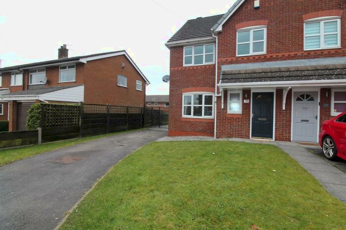 3 Bedroom Mews To Rent In Cambridge Road, Lostock, BL6