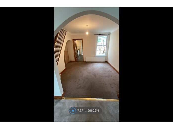 3 Bedroom Semi-Detached House To Rent In Harwich Road, Colchester, CO4