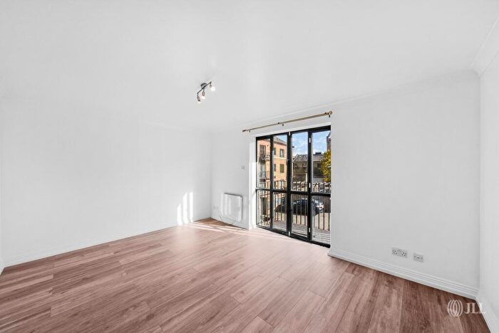 2 Bedroom Flat For Sale In Isle Of Dogs, E14