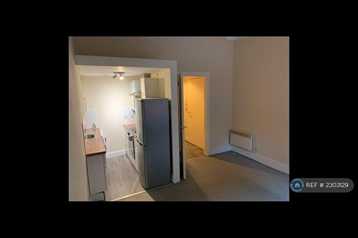 1 Bedroom Flat To Rent In Lorne Court, Greenock, PA15