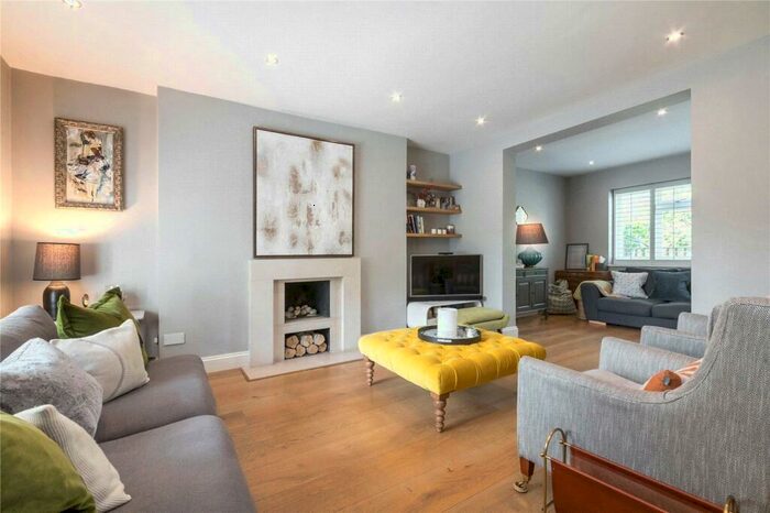 4 Bedroom House To Rent In Canonbury Square, Canonbury, N1