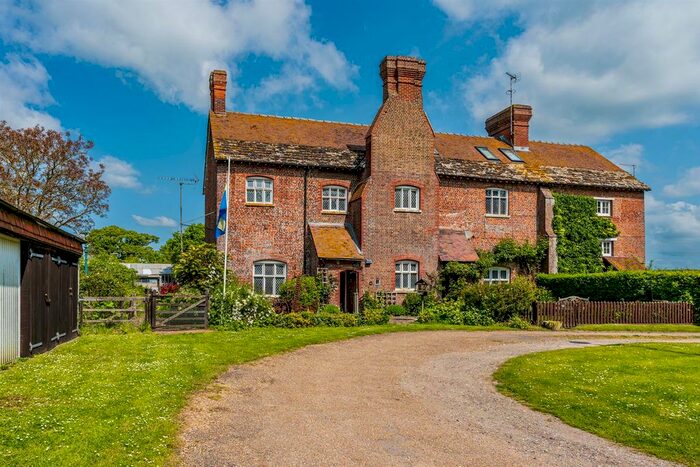 Farmhouse For Sale In Arundel Road, Angmering, Littlehampton, BN16