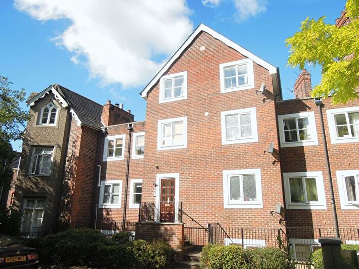 2 Bedroom Flat To Rent In Upton Park, Slough, SL1
