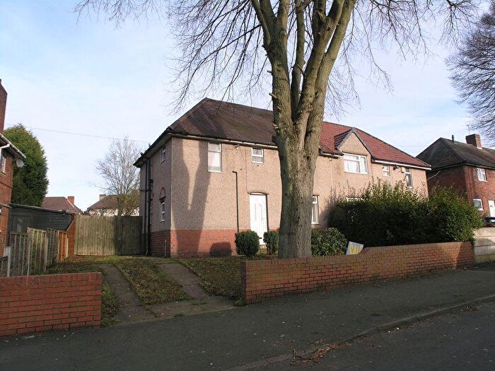 3 Bedroom Semi-Detached House To Rent In Tiled House Lane, Pensnett, Dudley, DY5