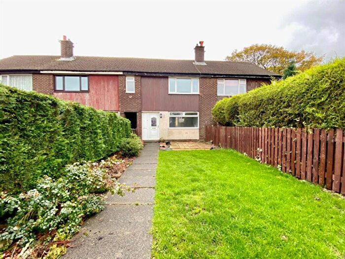 3 Bedroom Town House For Sale In Greave House Drive, Luddendenfoot, Halifax, HX2