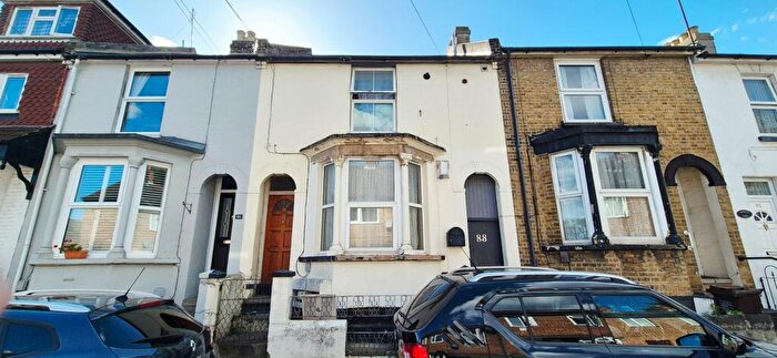 1 Bedroom Flat To Rent In Milburn Road, Gillingham, Kent, ME7