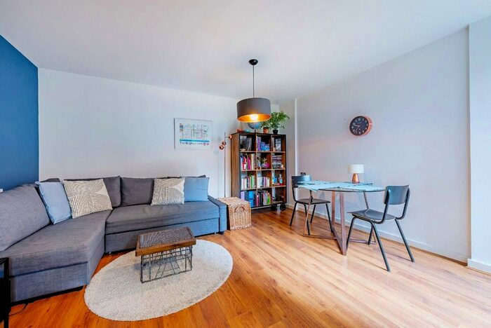 2 Bedroom Flat To Rent In Market Road, London, N7