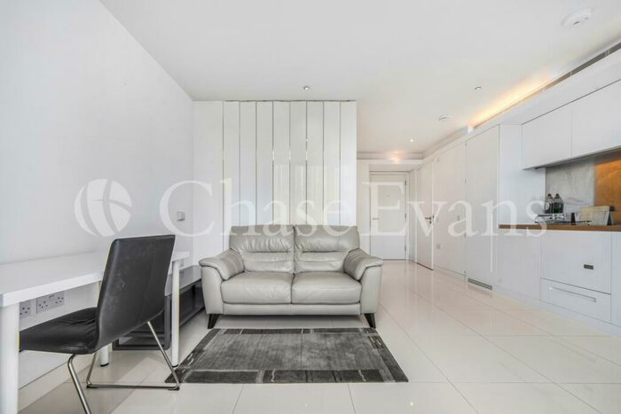 Flat To Rent In Pan Peninsula, Pan Peninsula Square, Canary Wharf, London, E14