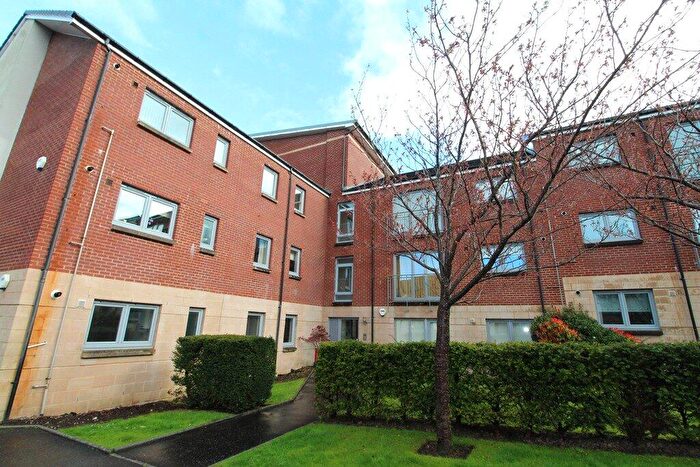 3 Bedroom Flat To Rent In Dalsholm Place, Glasgow, G20