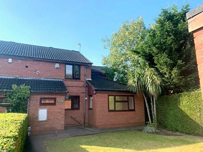 3 Bedroom Semi-Detached House To Rent In Hurn Close, Hull, HU8