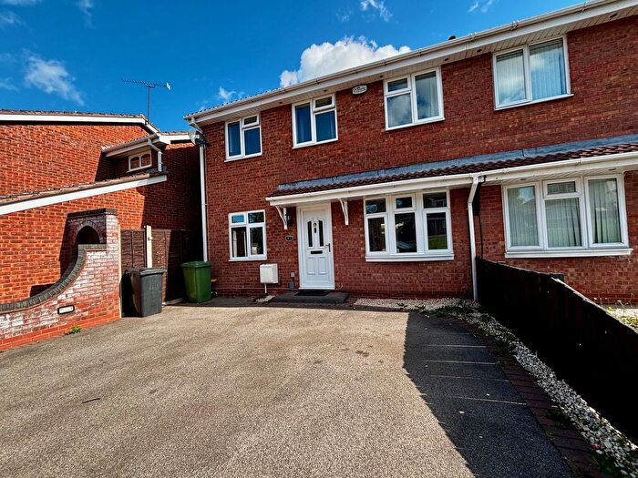 4 Bedroom Semi-Detached House To Rent In Cambridge Drive, Nuneaton, CV10