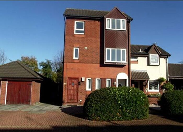 2 Bedroom Flat To Rent In Picton Close, Warrington, WA3