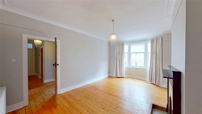 2 Bedroom Flat To Rent In Learmonth Grove, Edinburgh, EH4