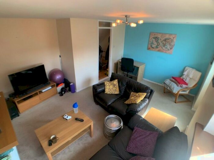 2 Bedroom End Of Terrace House To Rent In Beckhill Gardens, Meanwood, Leeds, LS7