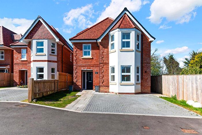 5 Bedroom Detached House For Sale In Brunswick Close, Epsom Downs, Epsom, KT17