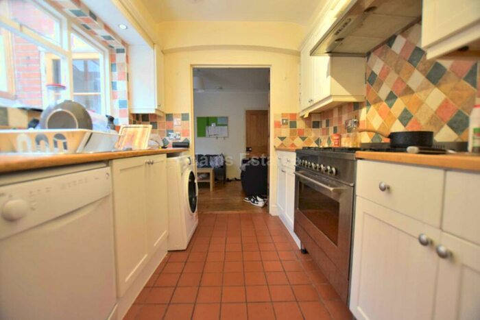 4 Bedroom Terraced House To Rent In Pitcroft Avenue, Reading, RG6