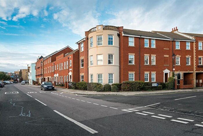 2 Bedroom Flat For Sale In White Hart Road, Portsmouth, PO1