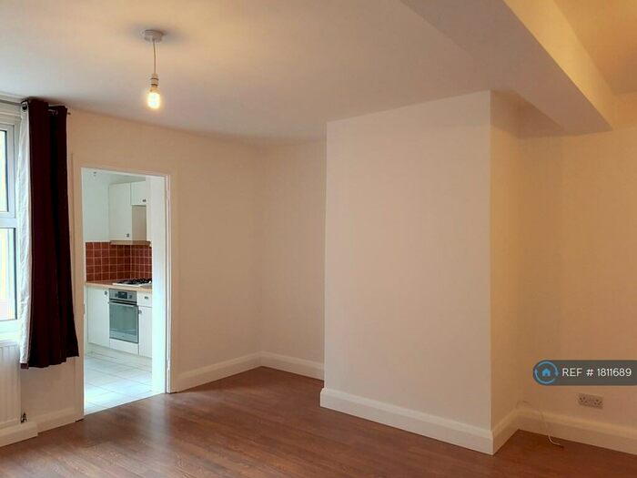 1 Bedroom Flat To Rent In Oval Road, Croydon, CR0