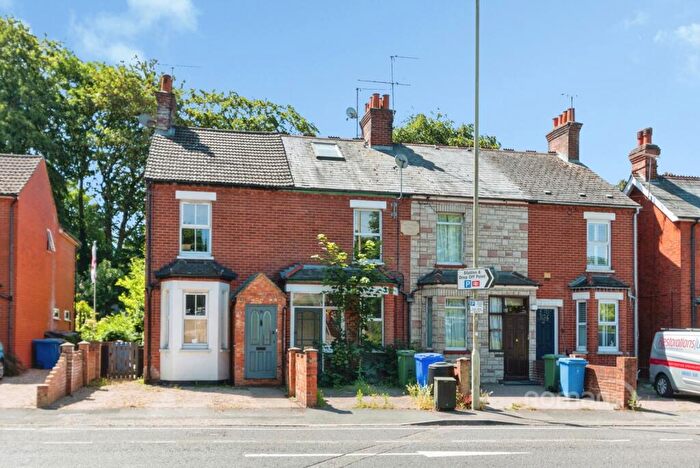 2 Bedroom Terraced House To Rent In Union Street, Farnborough, GU14