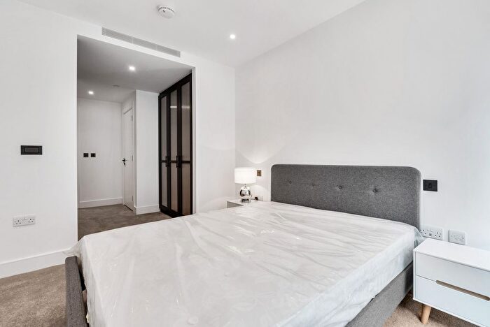 3 Bedroom Flat To Rent In Palmer Road, London, SW11