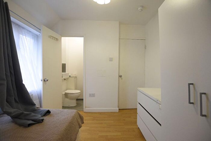 4 Bedroom Semi-Detached House To Rent In Maybury Road, Plaistow, E13