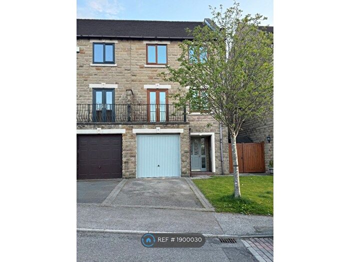 3 Bedroom Semi-Detached House To Rent In Hawthorne Way, Huddersfield, HD8