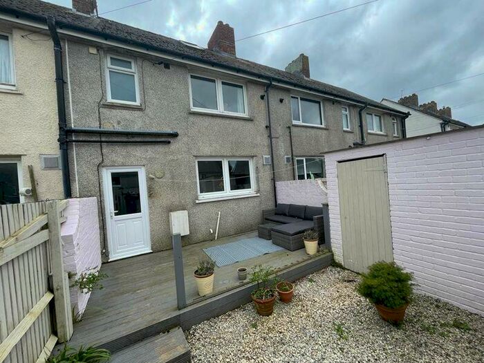 2 Bedroom House To Rent In Lancaster Crescent, Wadebridge, PL27