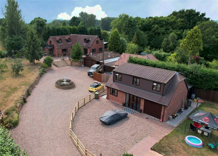 6 Bedroom Detached House For Sale In Chadwick Bank, Stourport-on-Severn, Worcestershire, DY13