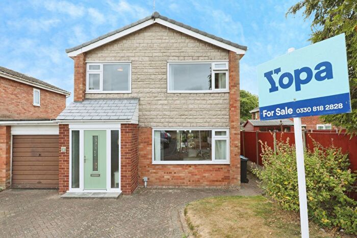 3 Bedroom Link Detached House For Sale In Chilham Close, Winsford, CW7