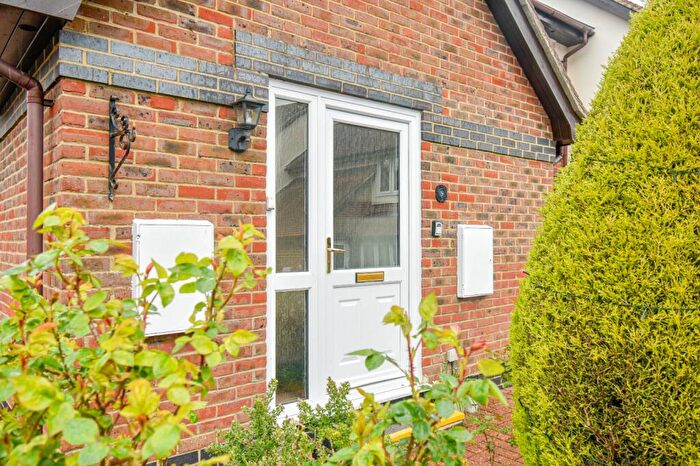 2 Bedroom Maisonette For Sale In Garrett Close, Kingsclere, Newbury, Hampshire, RG20