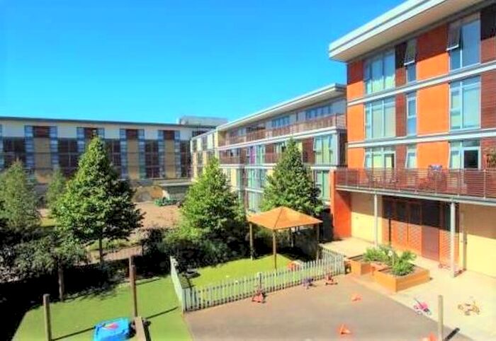 2 Bedroom Flat To Rent In Whippendell Road, Watford, WD18
