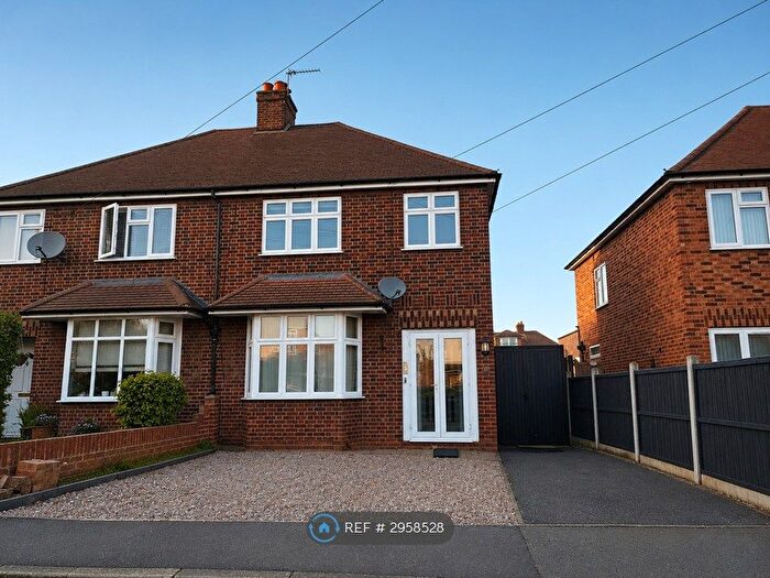 3 Bedroom Semi-Detached House To Rent In Highfield Road, Bedford, MK42