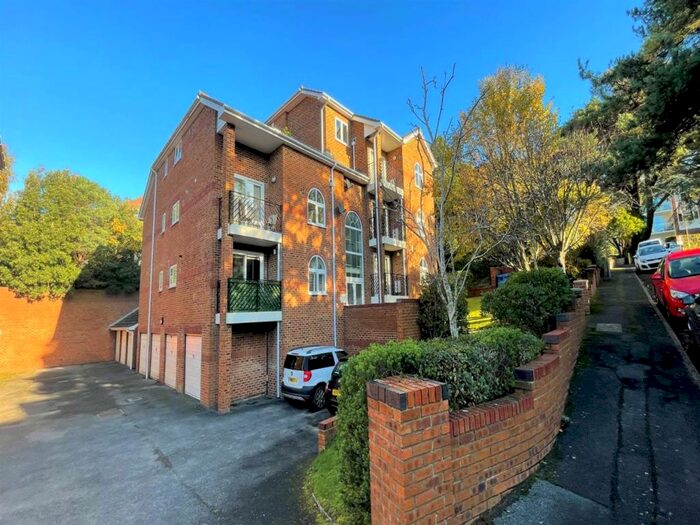 2 Bedroom Flat To Rent In Sunridge Shades, - Belle Vue Road, Poole, BH14