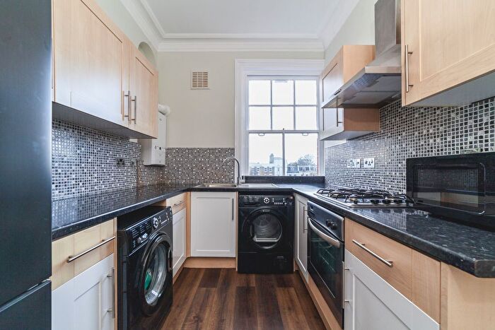 3 Bedroom Flat To Rent In Milkwood Road, SE24