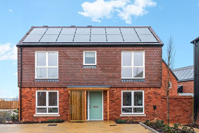 3 Bedroom Detached House To Rent In Colemans Close, Swanscombe, Kent, DA10