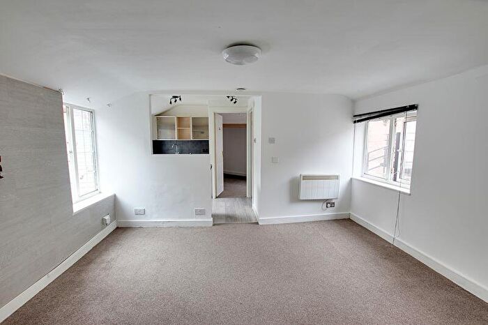 1 Bedroom Flat To Rent In Wicker Hill, Trowbridge, BA14