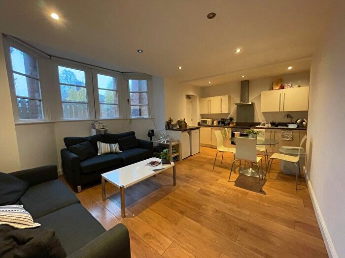 3 Bedroom Apartment To Rent In Hyde Terrace, Leeds, West Yorkshire, LS2