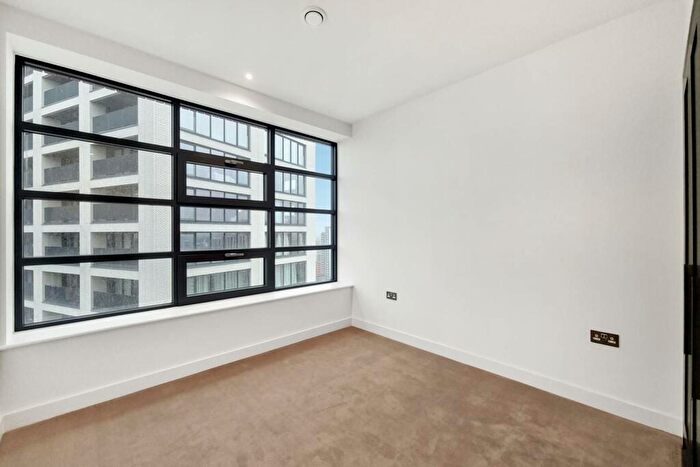 2 Bedroom Flat To Rent In Defoe House, Canning Town, London, E14