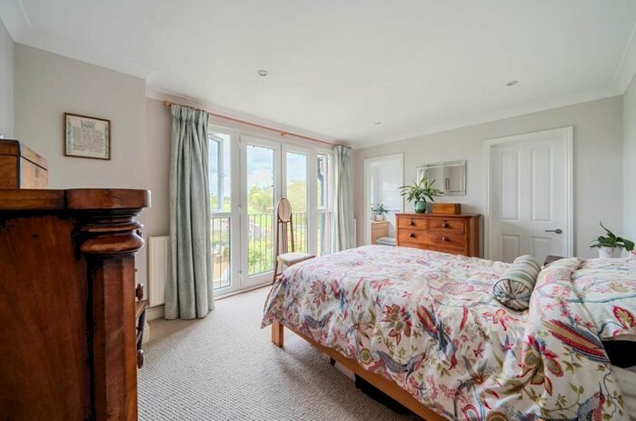 5 Bedroom Detached House For Sale In Wentworth Close, Barnham, PO22