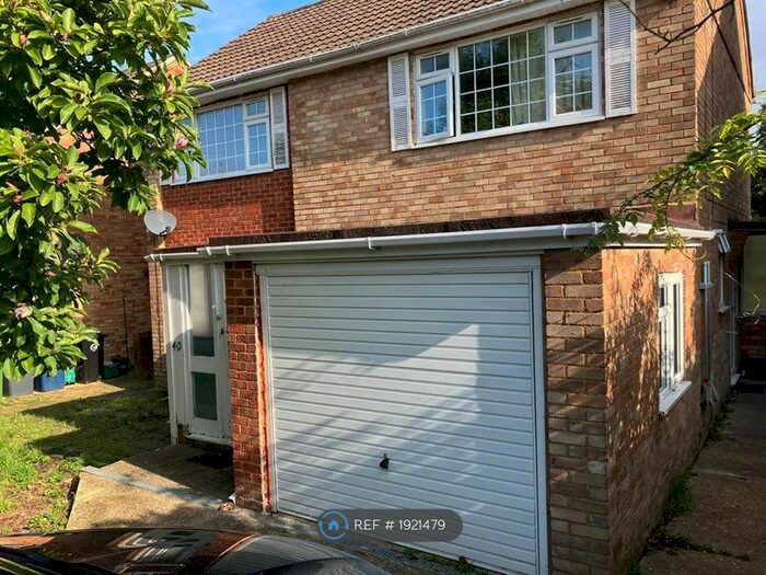 4 Bedroom Detached House To Rent In Kingsley Crescent, High Wycombe, HP11