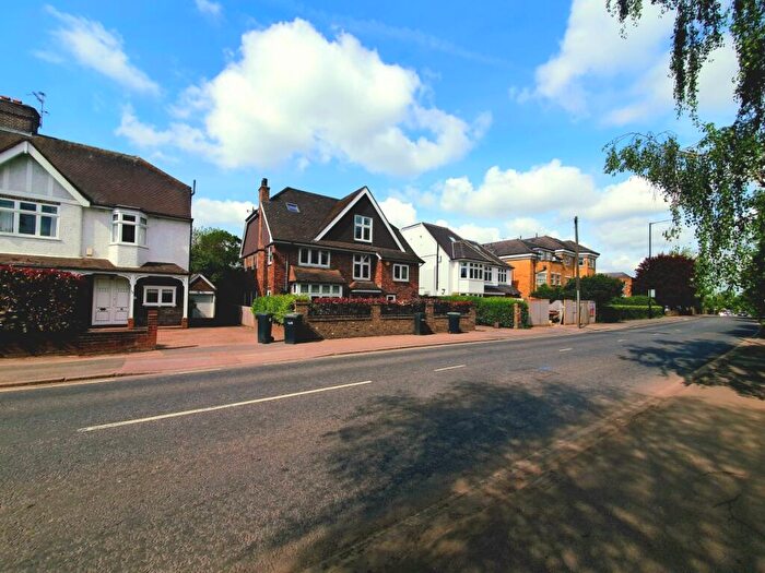 3 Bedroom Apartment To Rent In The Ridgeway, Enfield, EN2