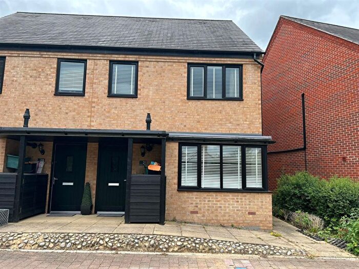 3 Bedroom Semi-Detached House To Rent In Bluegown Avenue, Leybourne, West Malling, ME19