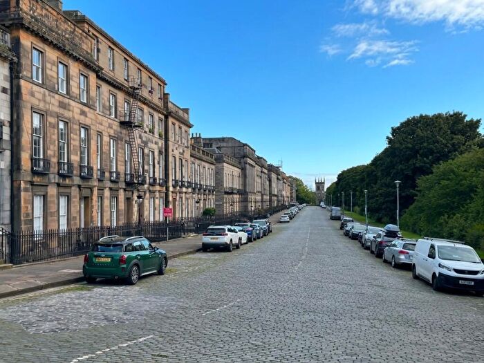3 Bedroom Flat To Rent In Carlton Terrace, Edinburgh, EH7